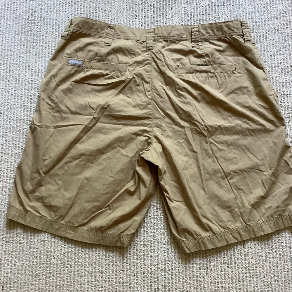Columbia Cotton Khaki Shorts 38 Waist Inseam 10” - Picture 2 of 12